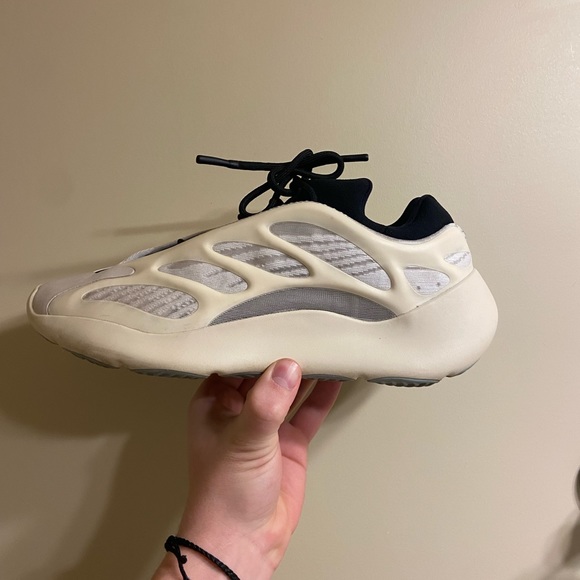 Adidas Yeezy 700 V3 Azael - Picture 4 of 11
